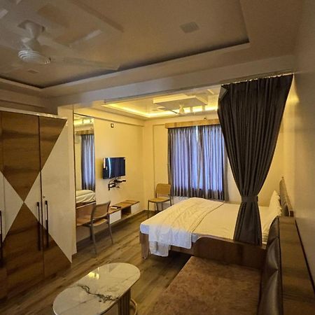 Royal Pure Veg Restaurant And Lodging Ambegaon المظهر الخارجي الصورة