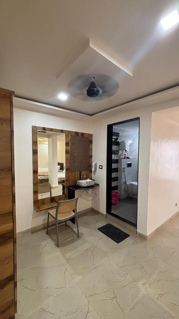 Royal Pure Veg Restaurant And Lodging Ambegaon المظهر الخارجي الصورة