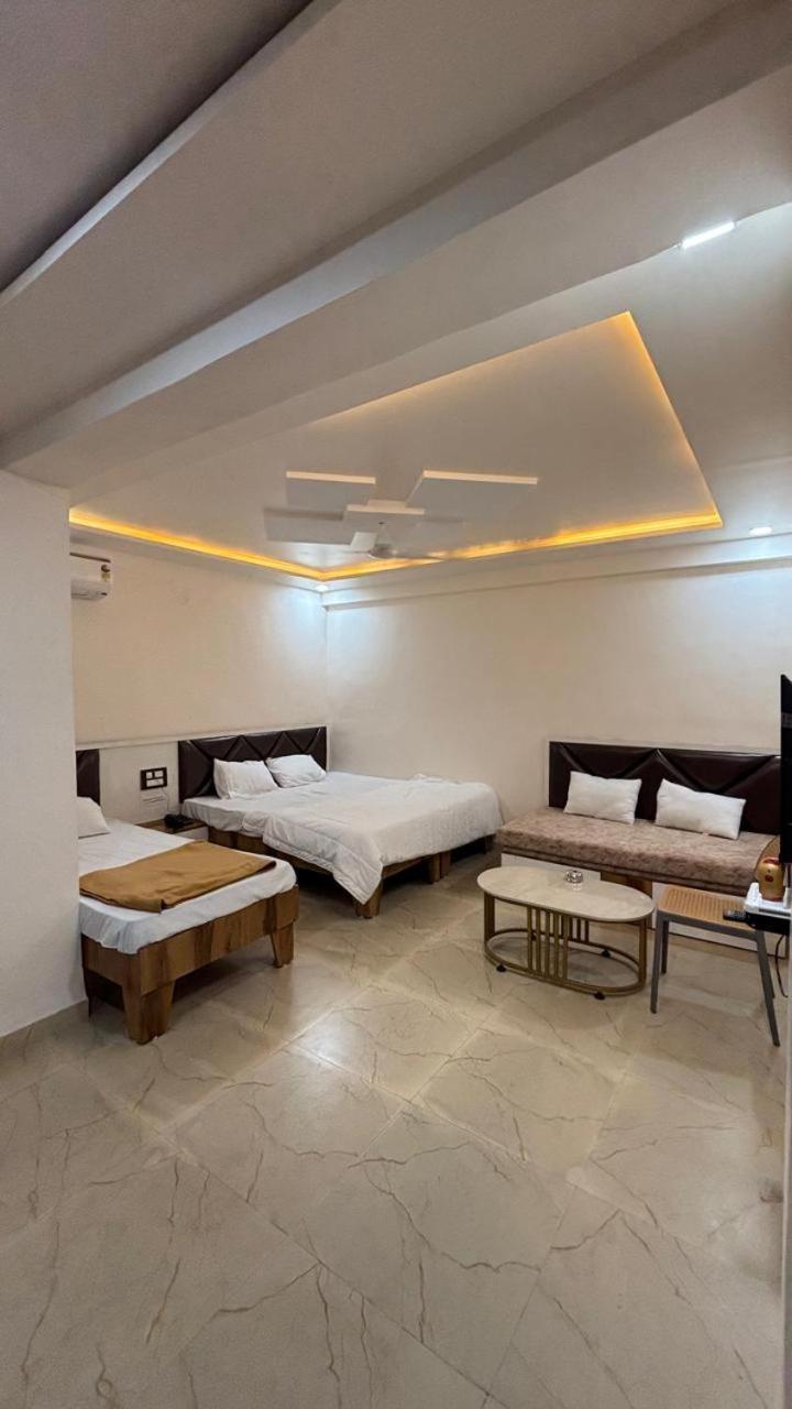 Royal Pure Veg Restaurant And Lodging Ambegaon المظهر الخارجي الصورة
